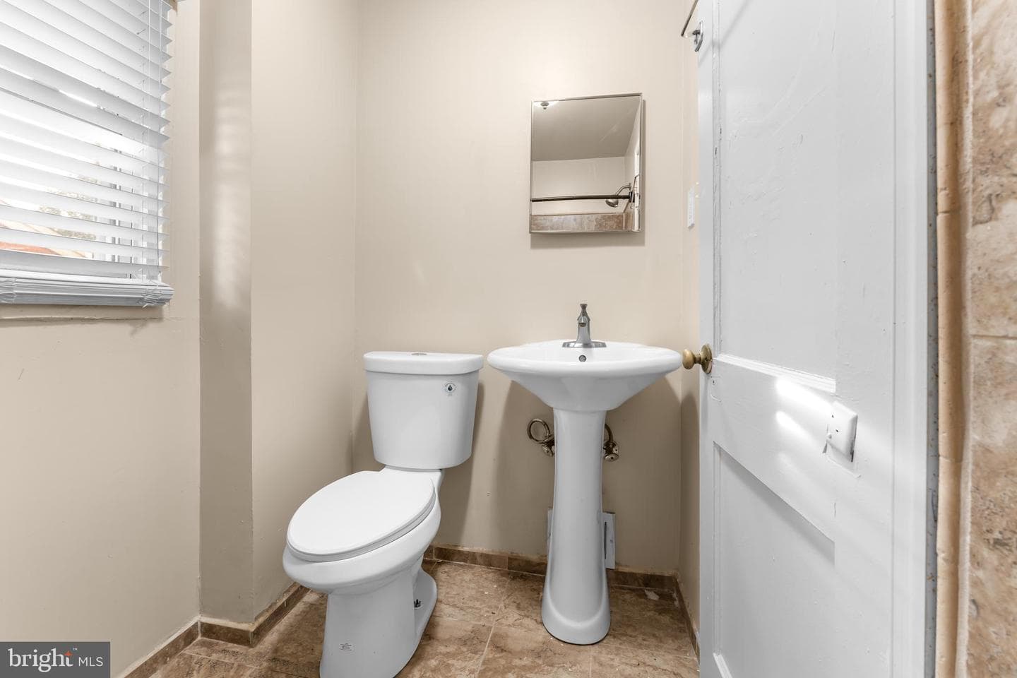 164 Elmira Street SW photo 20