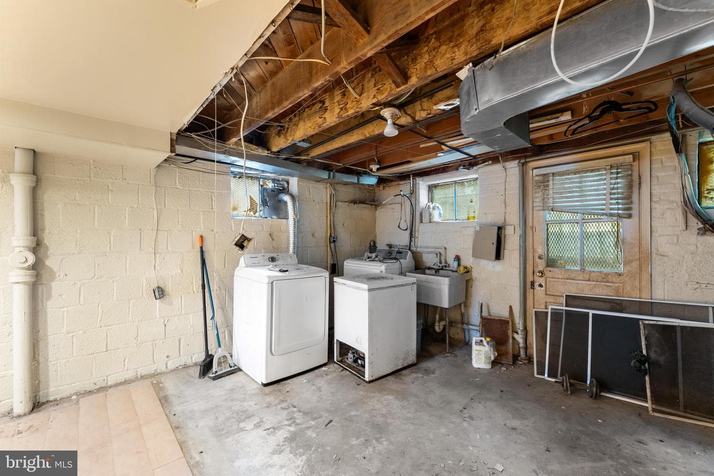 164 Elmira Street SW photo 22