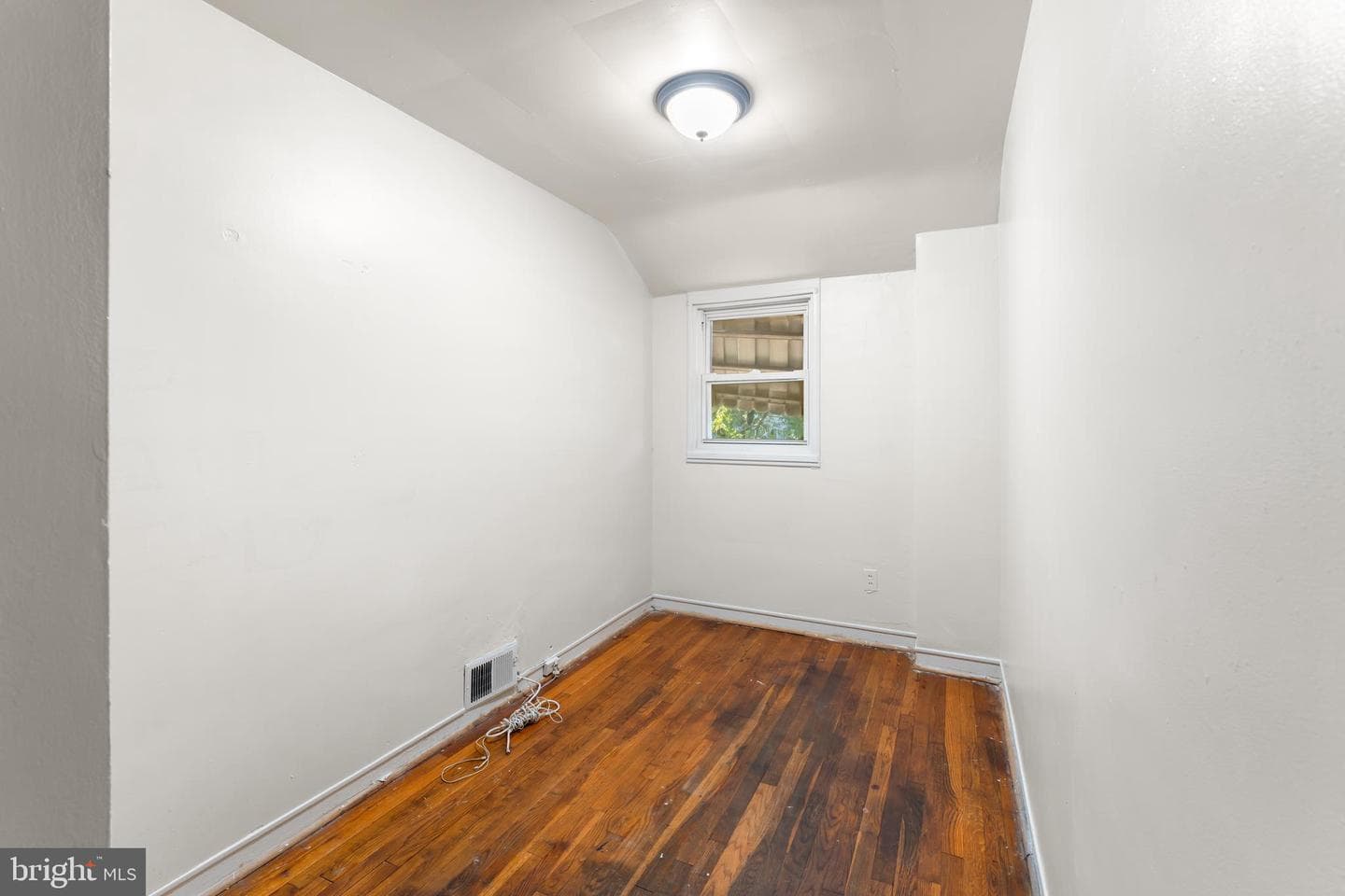 164 Elmira Street SW photo 6