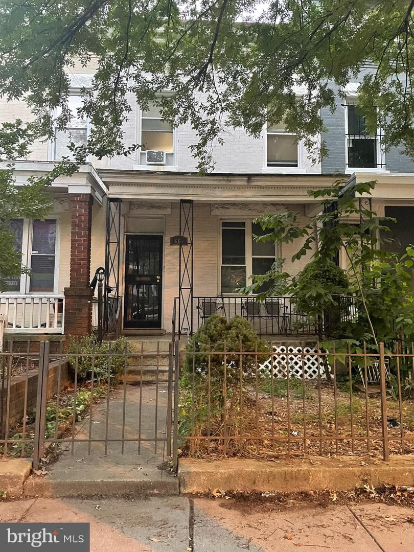 604 Irving Street NW photo 1