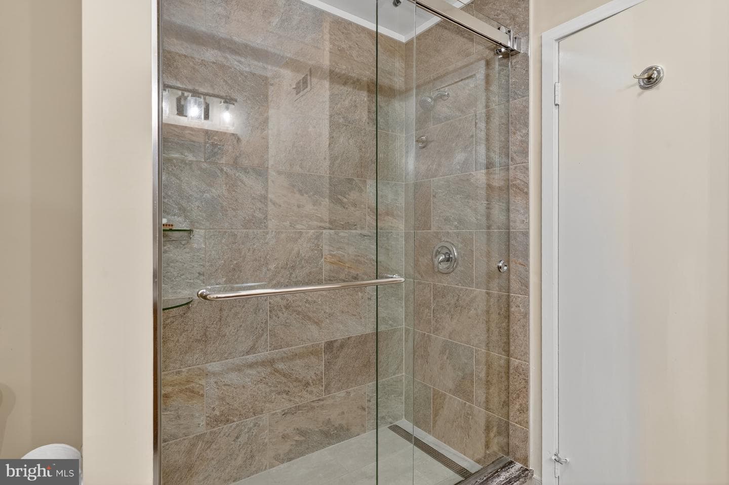 4281 Embassy Park Drive NW photo 31