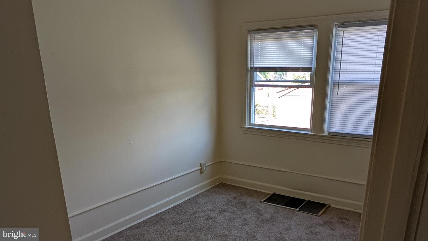 5206 Banks Place NE photo 10
