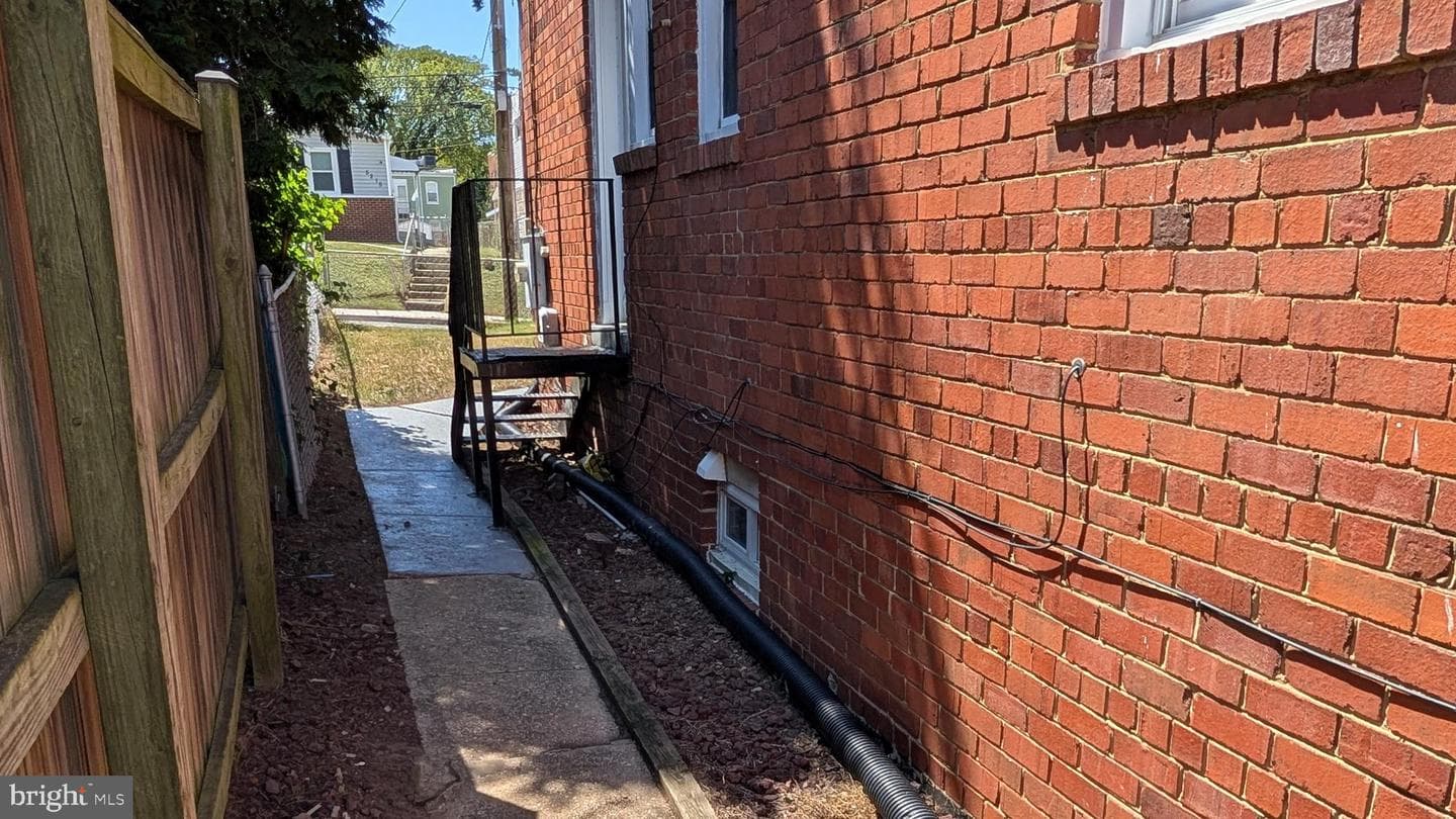 5206 Banks Place NE photo 29