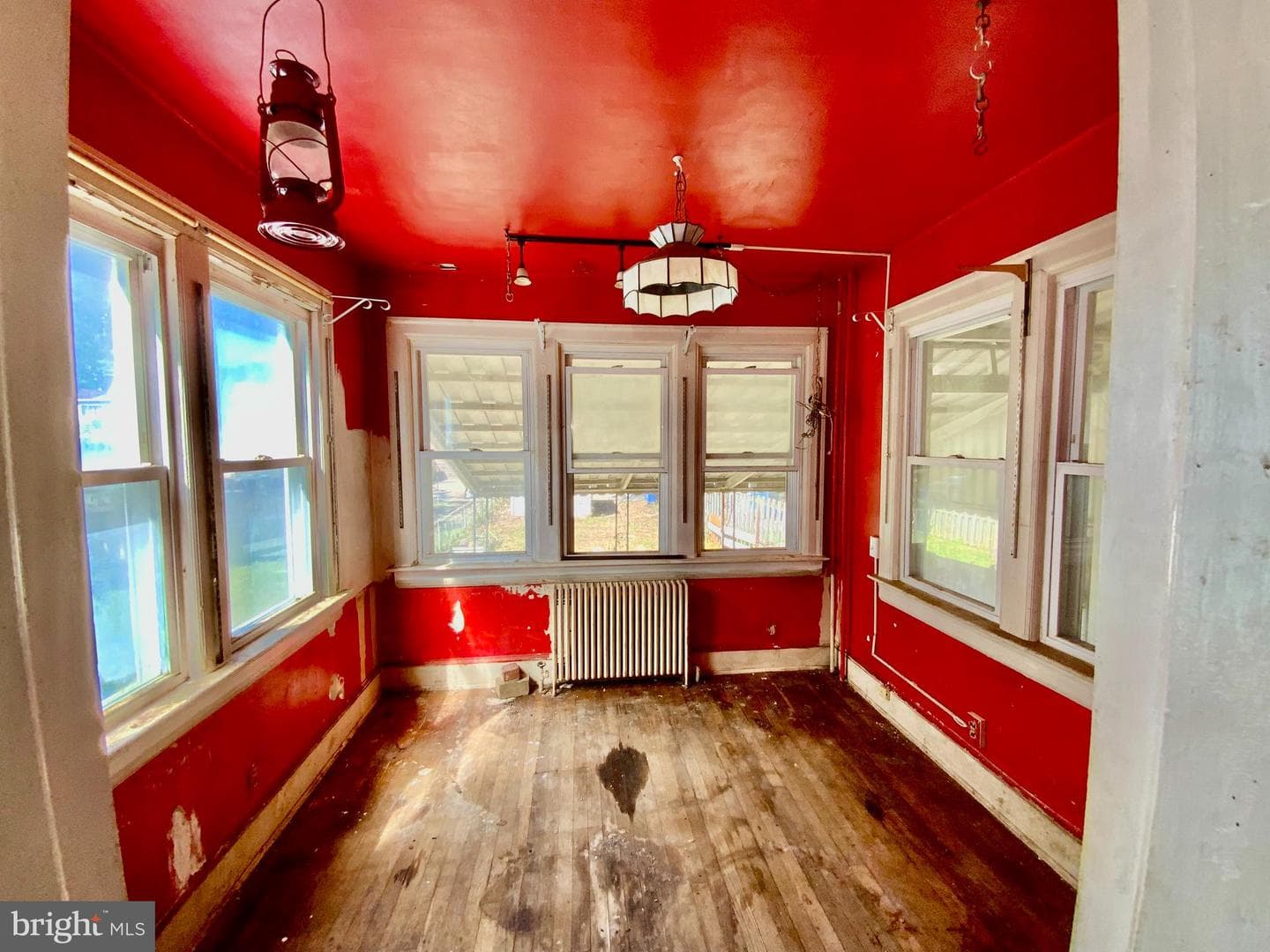 1828 Newton Street NE photo 4