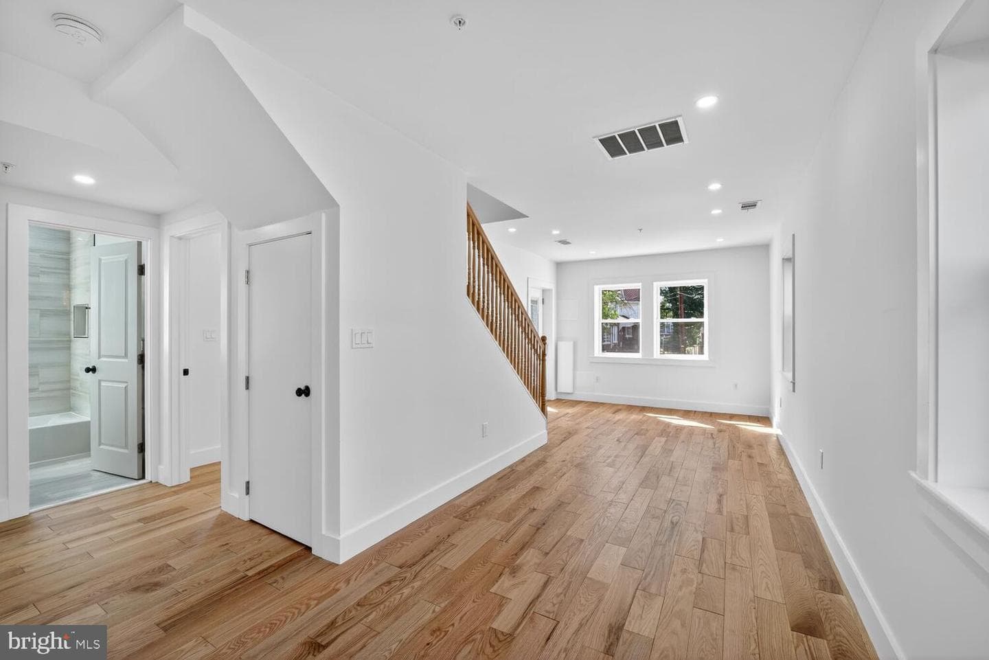 1516 Evarts Street NE photo 4