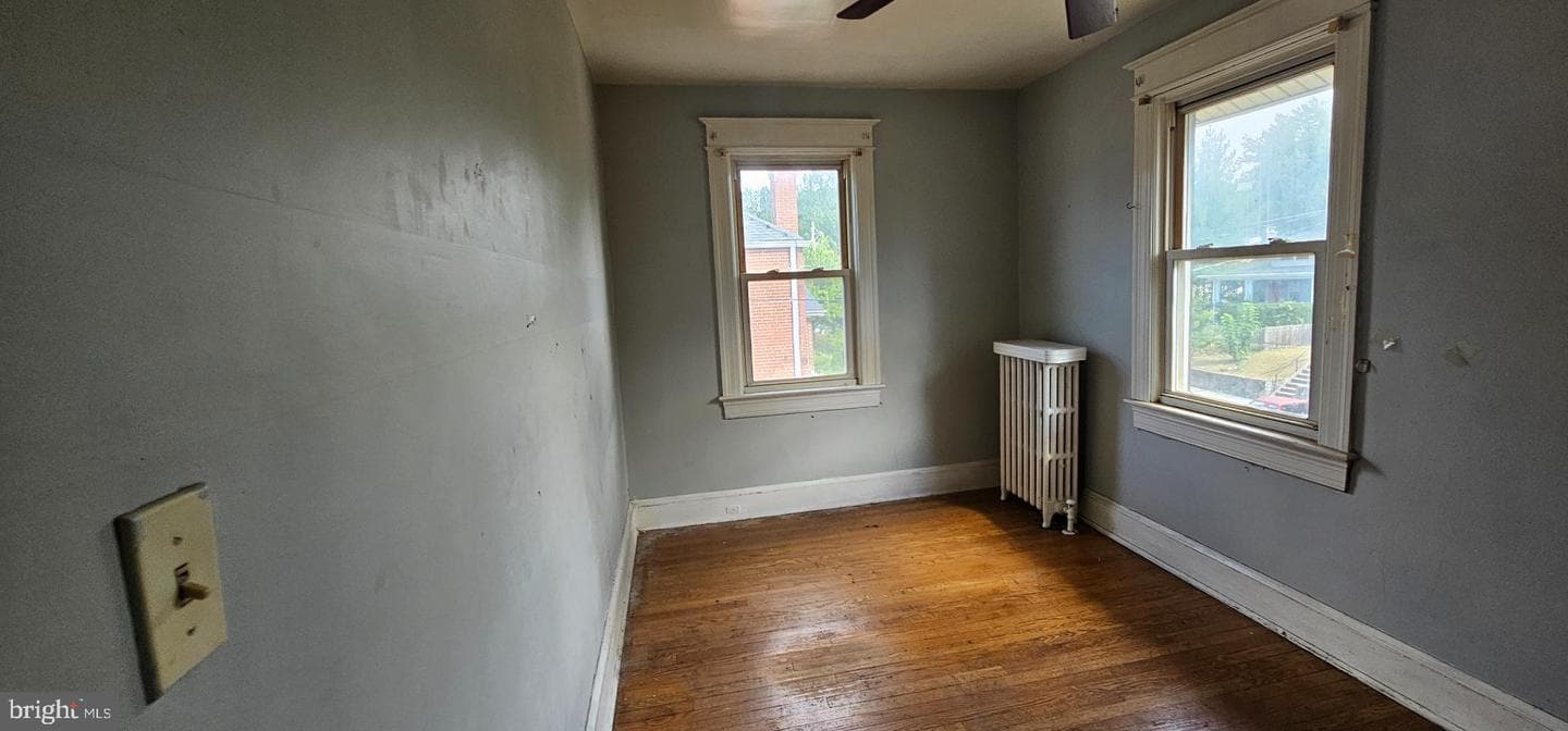 2004 Perry Street NE photo 14