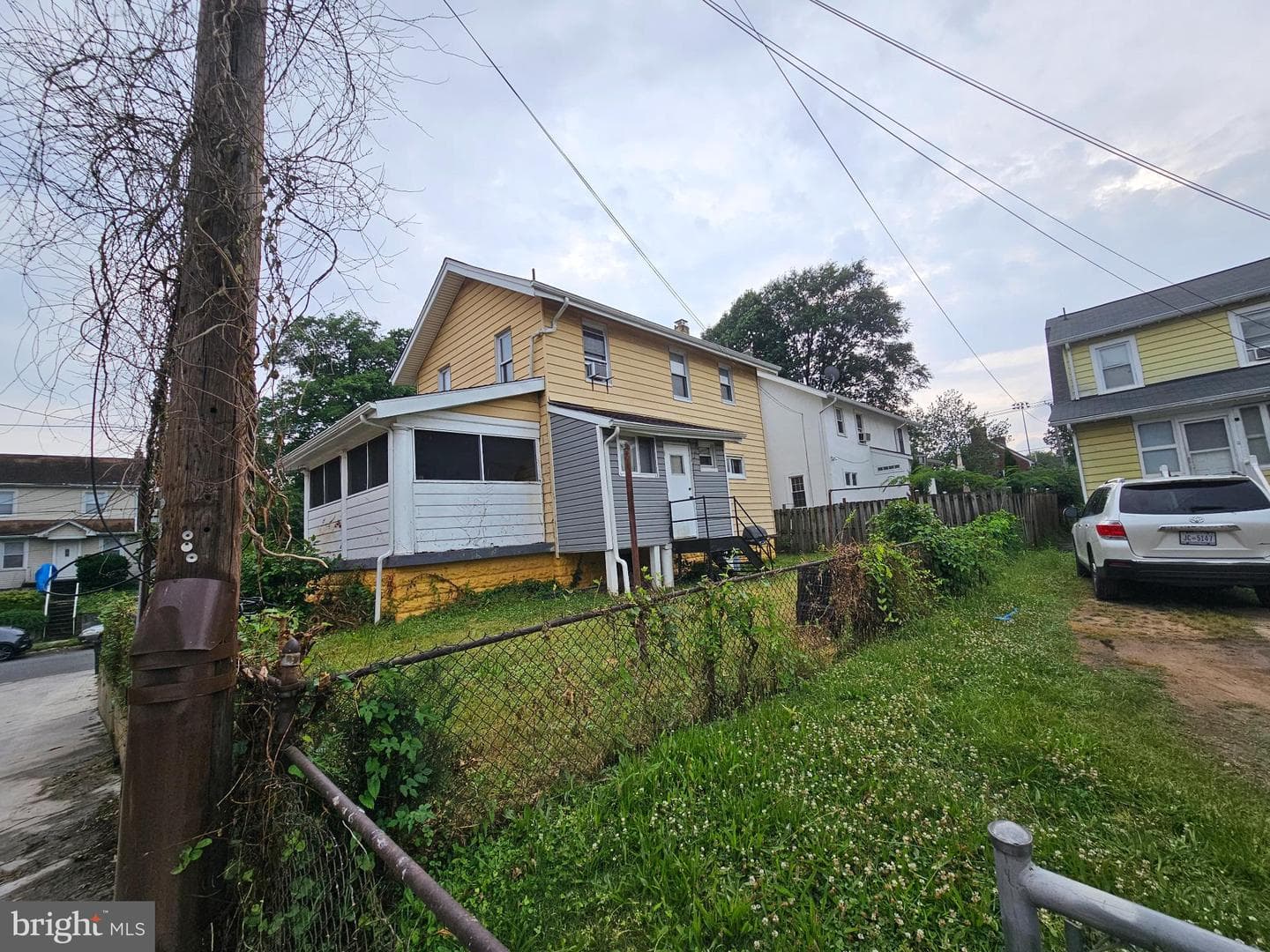 2004 Perry Street NE photo 3