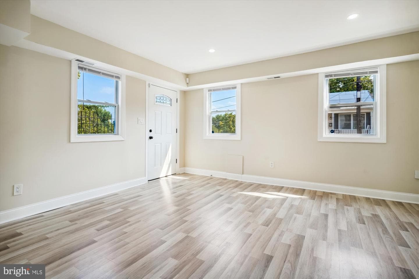 5338 Jay Street NE photo 8