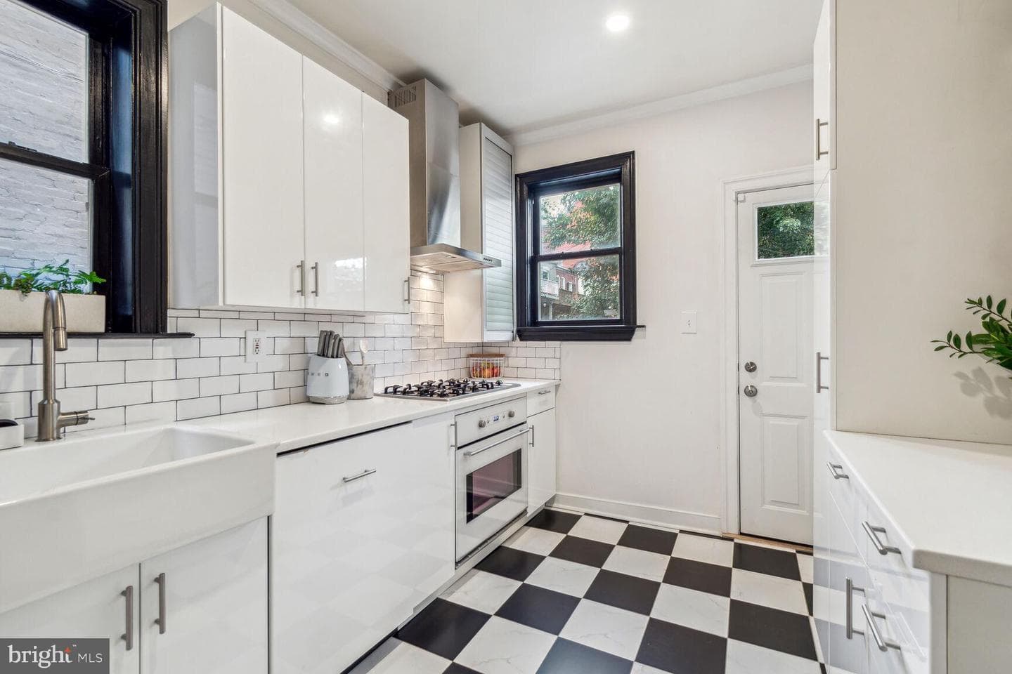 1009a I Street NE photo 8