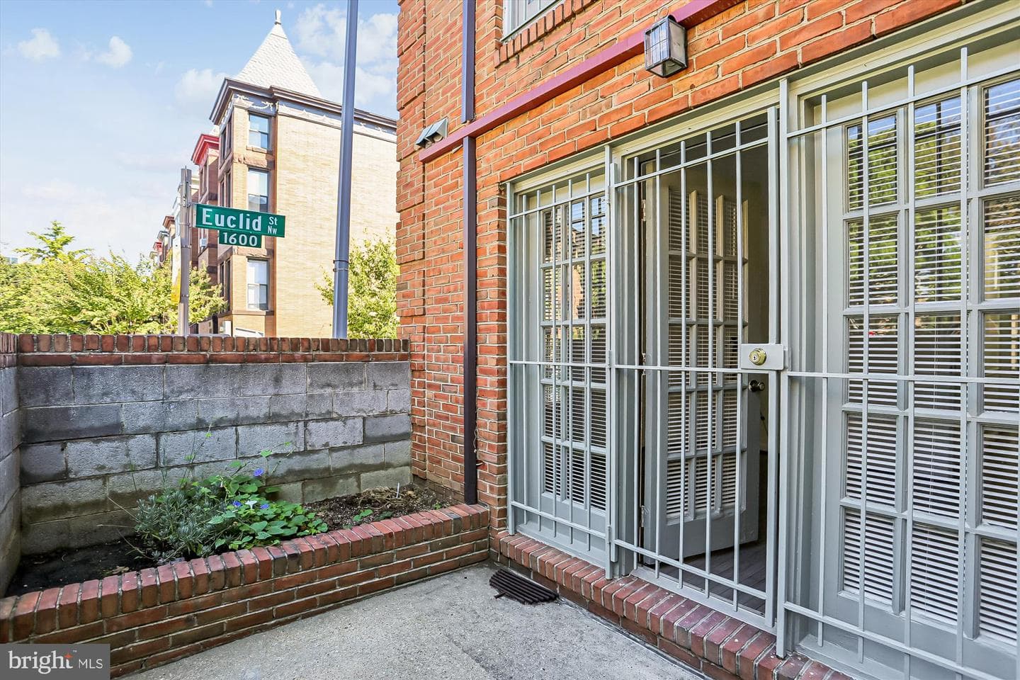 1690 Euclid Street NW #a photo 3