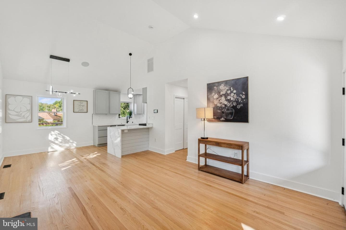 44 Sheridan Street NE photo 2