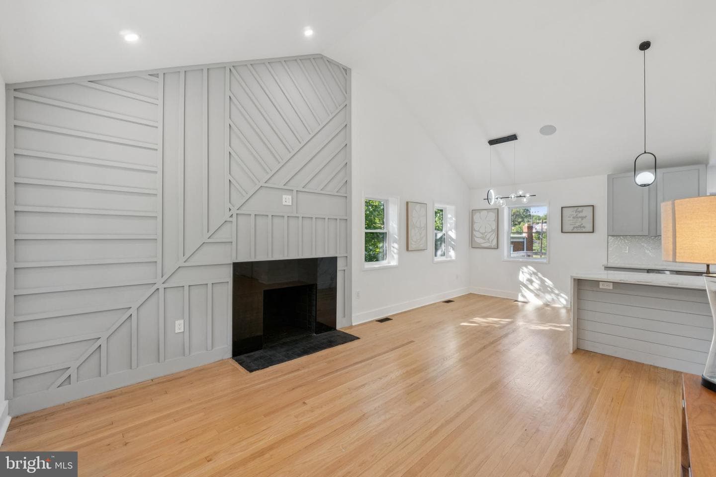 44 Sheridan Street NE photo 4