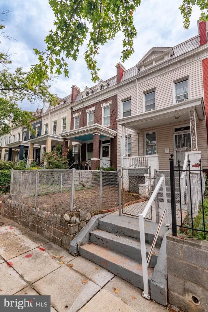 611 Keefer Place NW photo 46