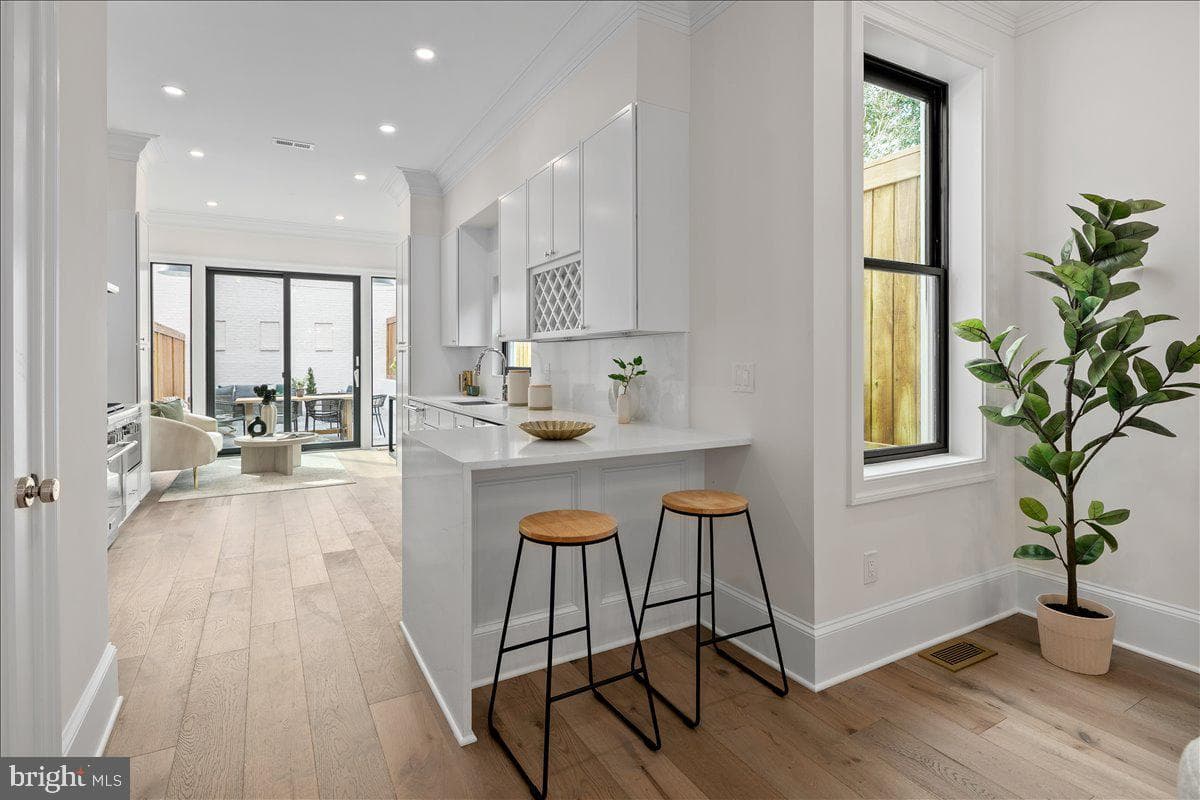 1007 C Street NE photo 6