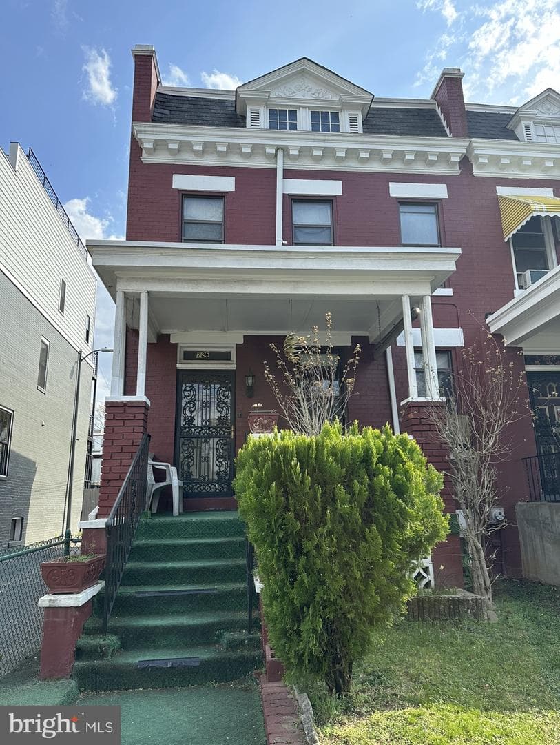 726 Taylor Street NW photo 2