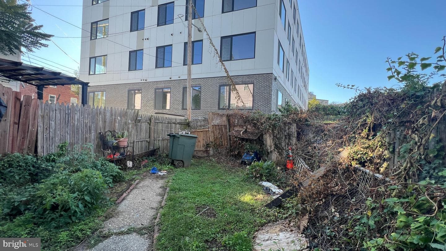 2005 Fairlawn Avenue SE photo 3