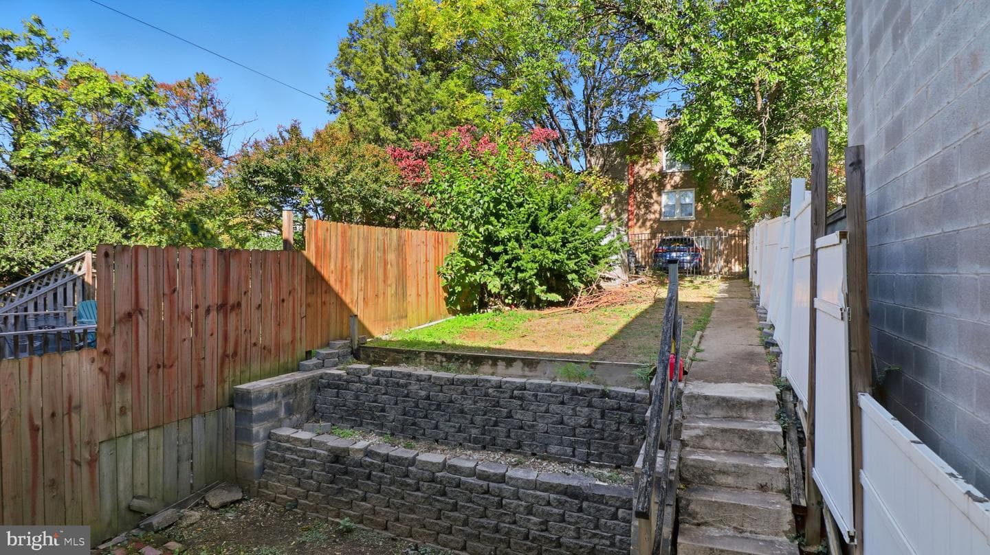 303 Webster Street NW photo 14