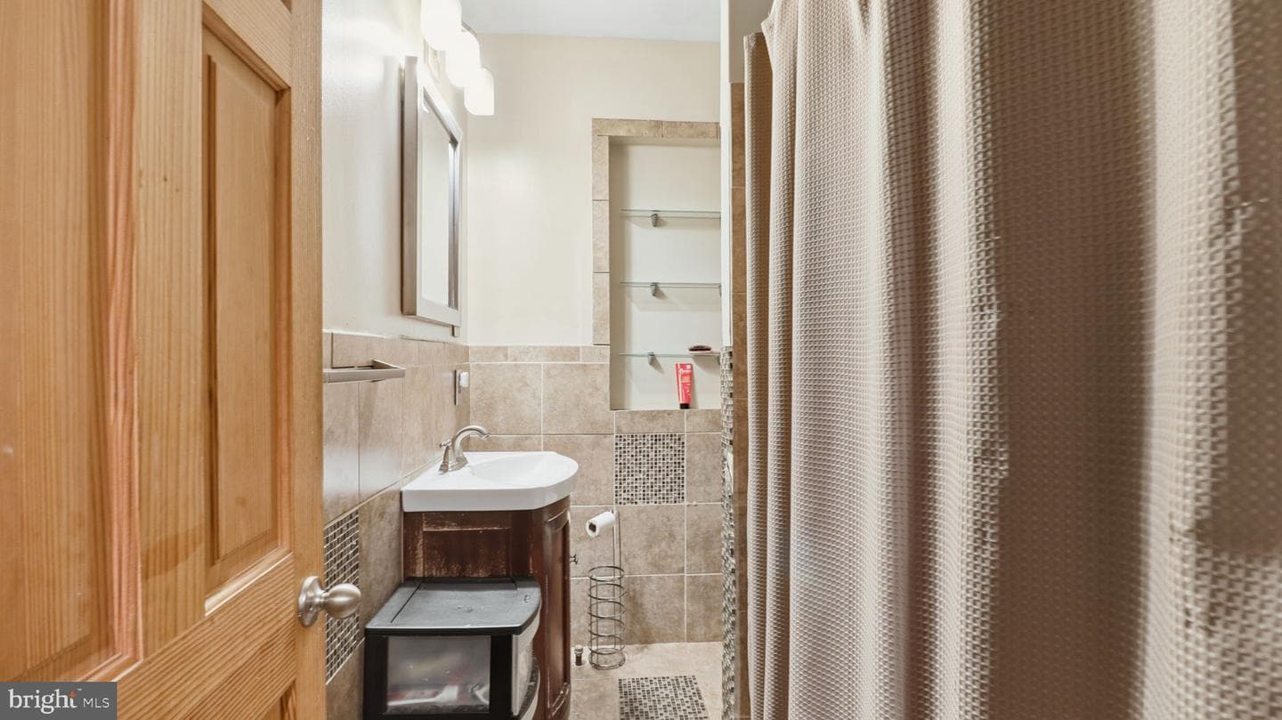 303 Webster Street NW photo 8