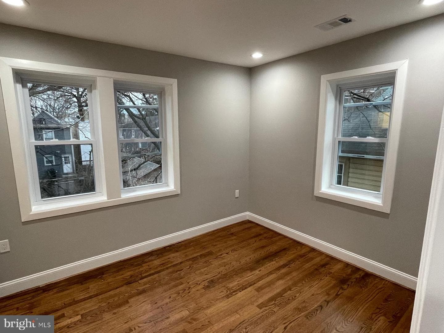 273 56th Place NE photo 17