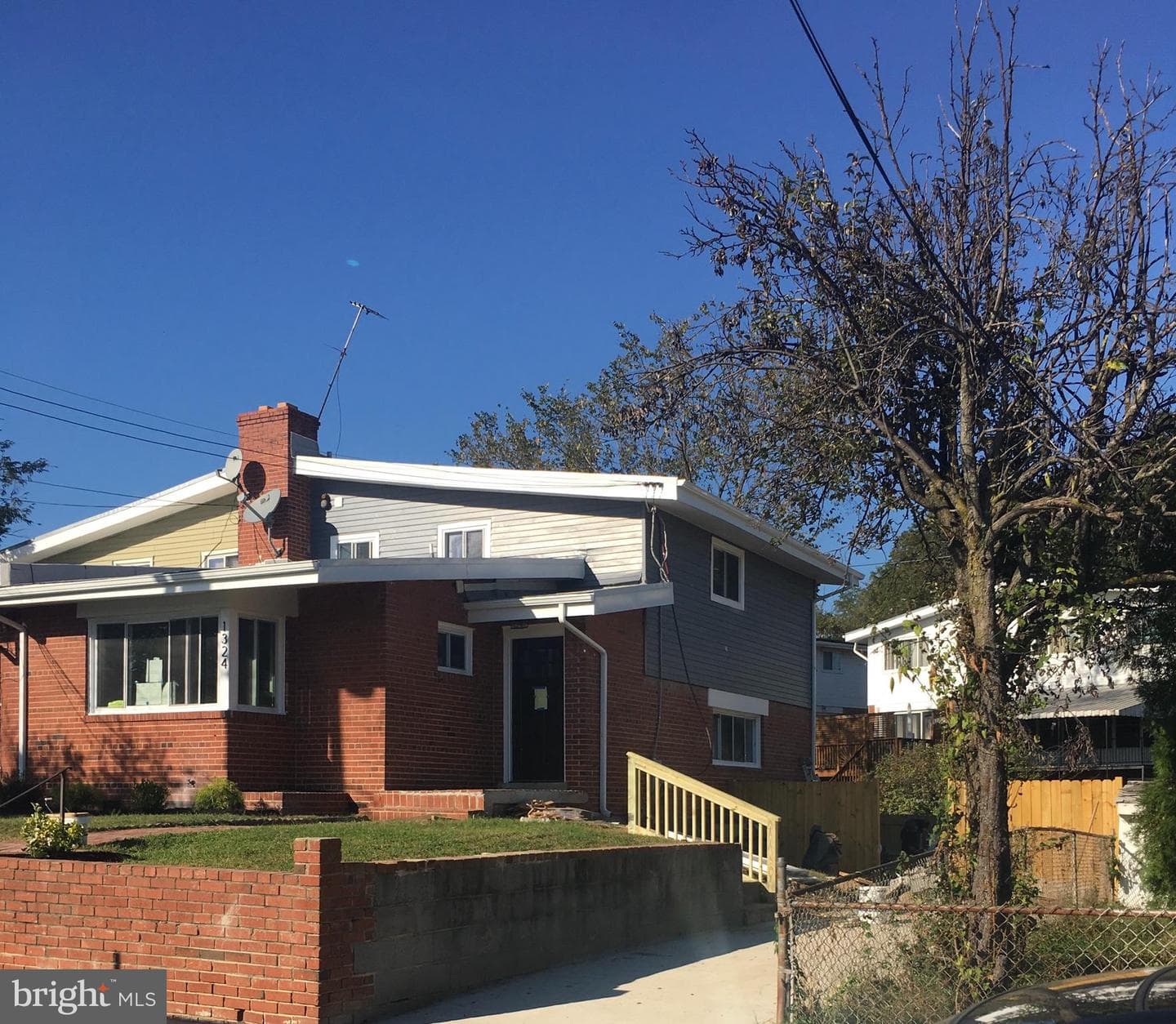 1324 Galloway Street NE photo 2