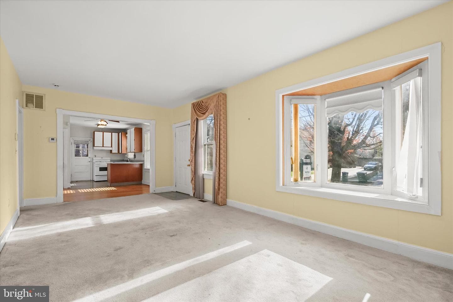 1342 Hamlin Street NE photo 4