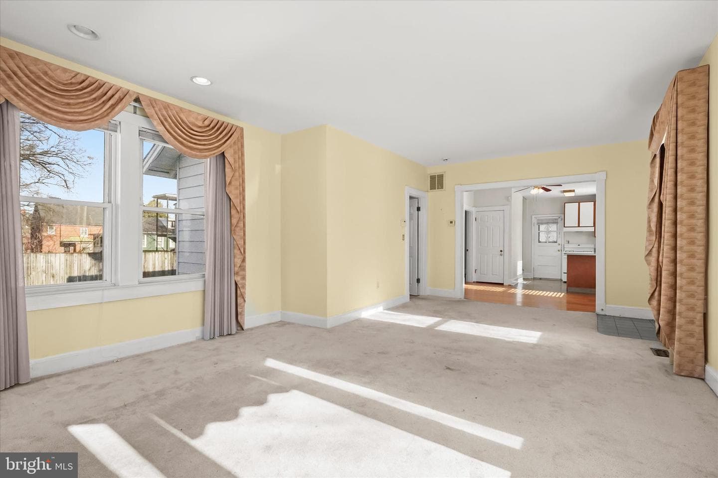 1342 Hamlin Street NE photo 5