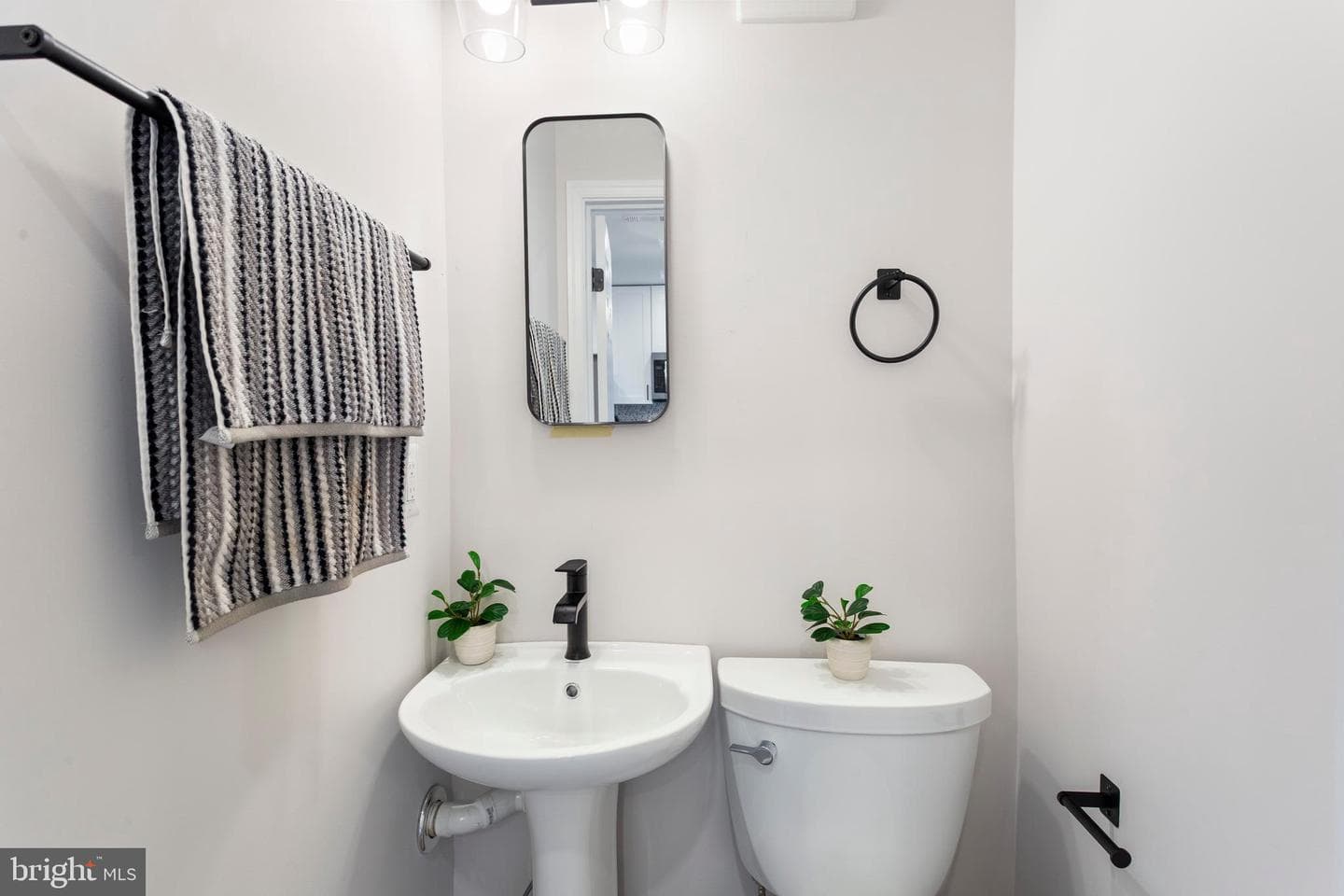 5051 8th Street NE photo 6