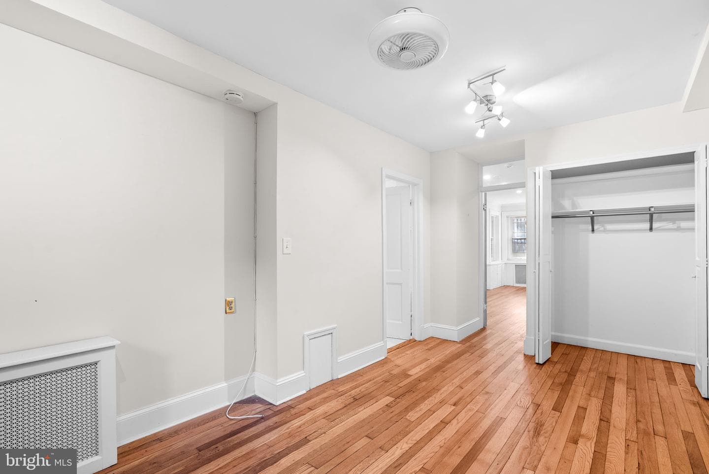 812 E Street SE photo 33