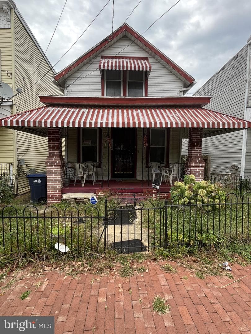 2236 Chester Street SE photo 1