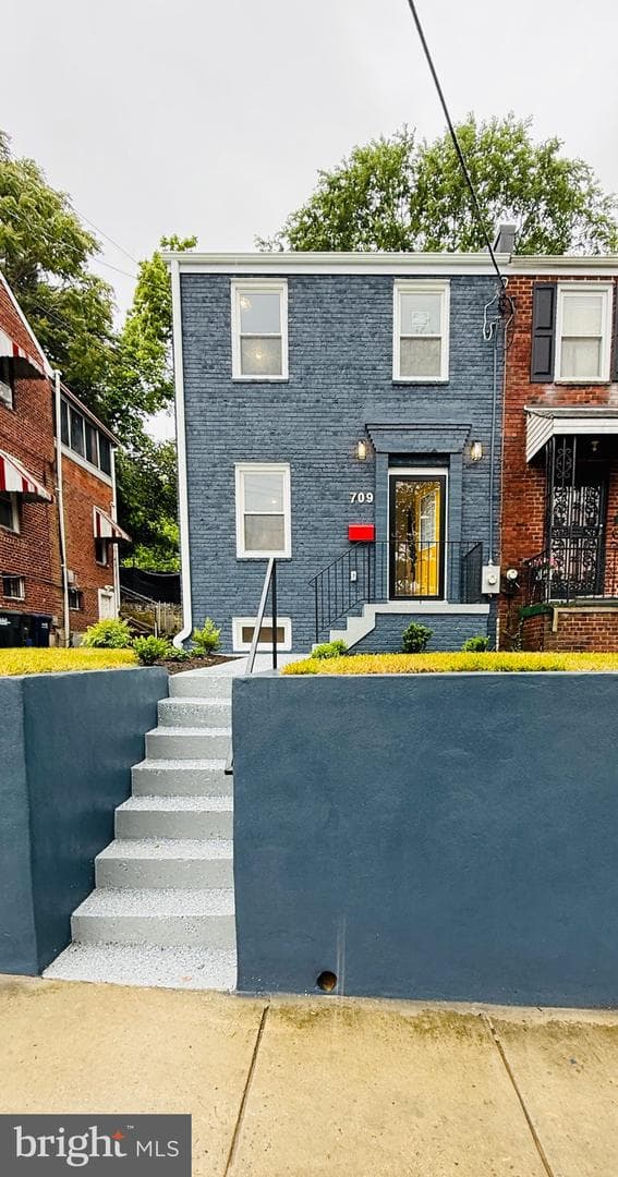 709 Adrian Street SE photo 8