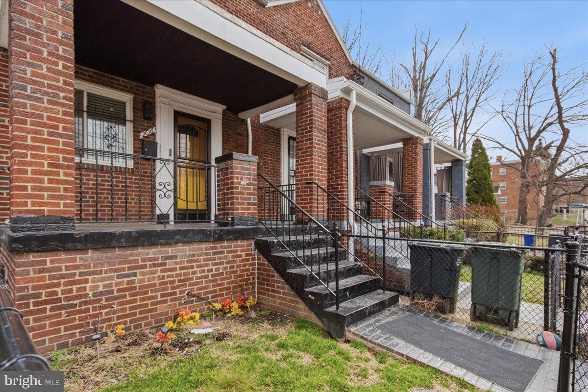 206 36th Street SE photo 4