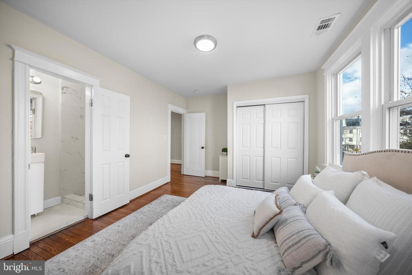 3551 Hertford Place NW photo 13