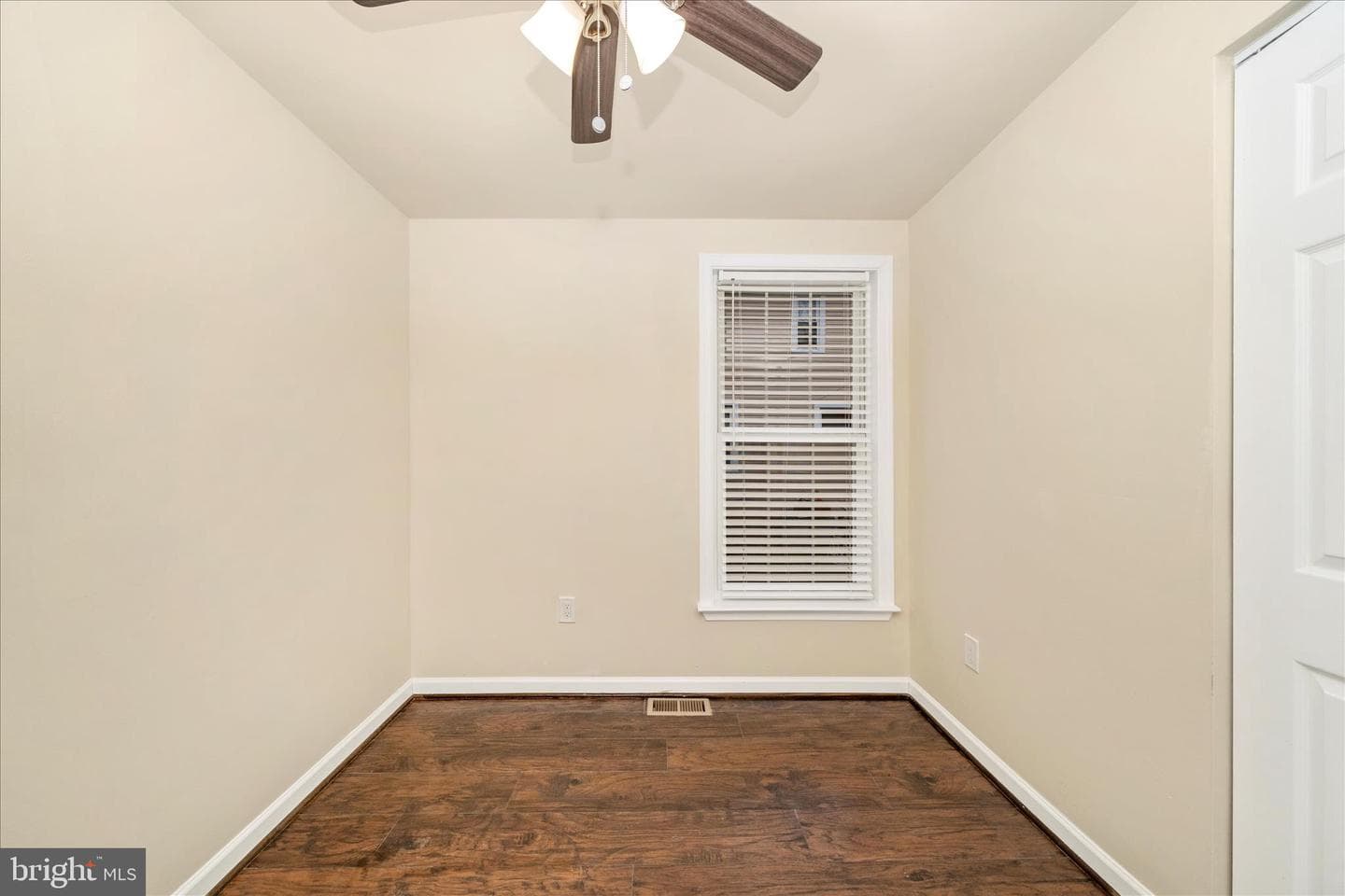 1015 48th Place NE photo 28