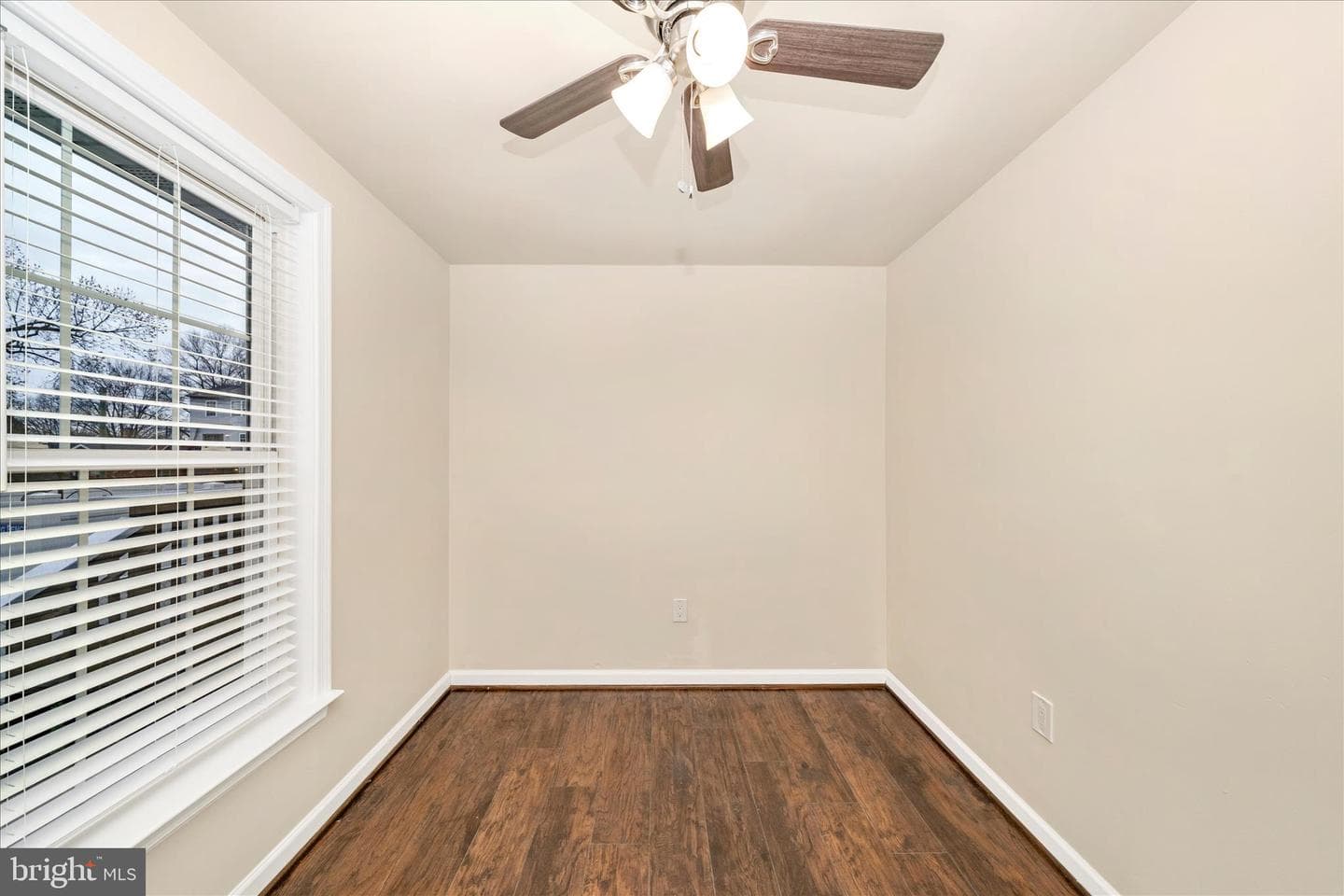 1015 48th Place NE photo 33