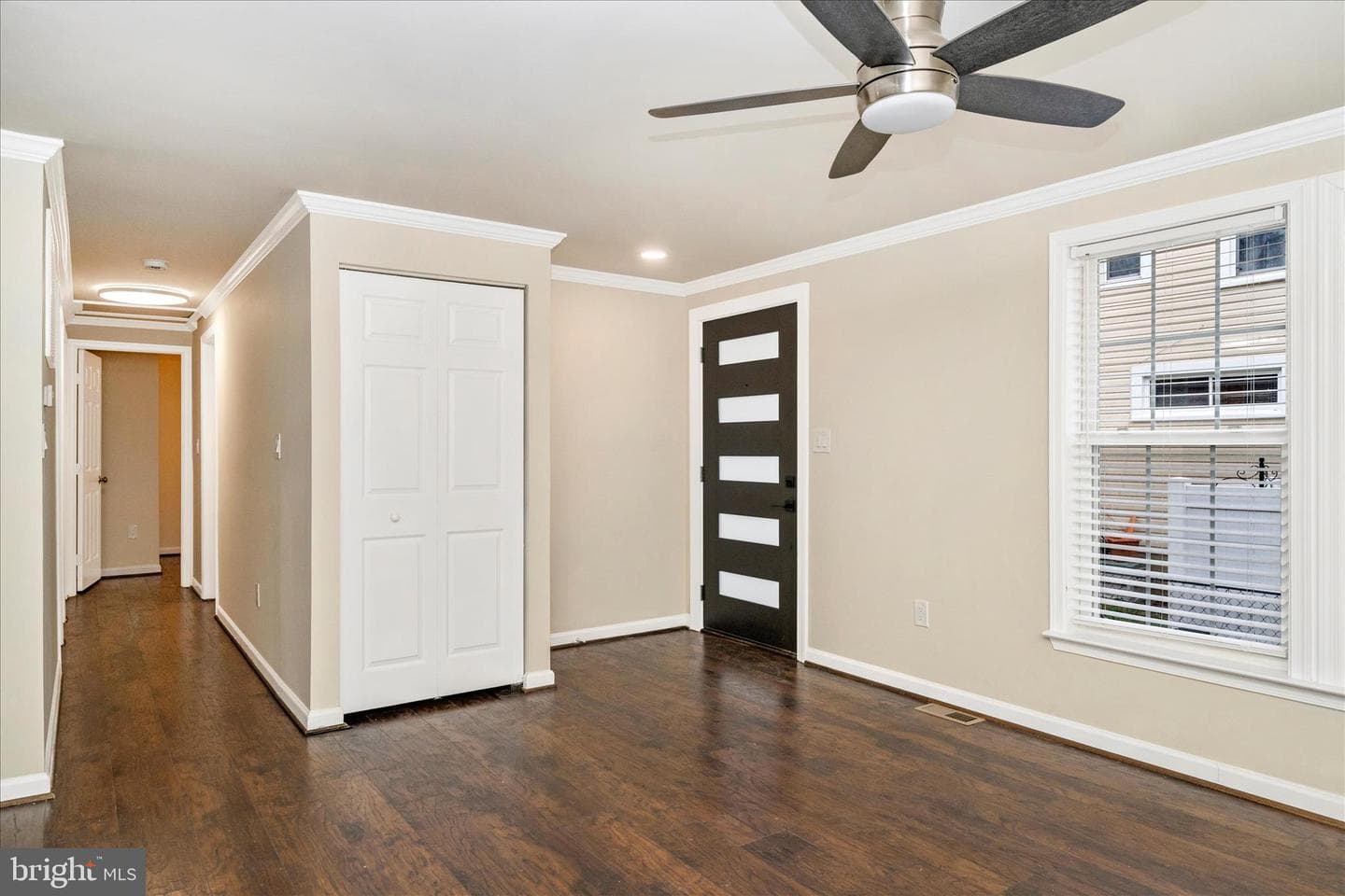 1015 48th Place NE photo 4
