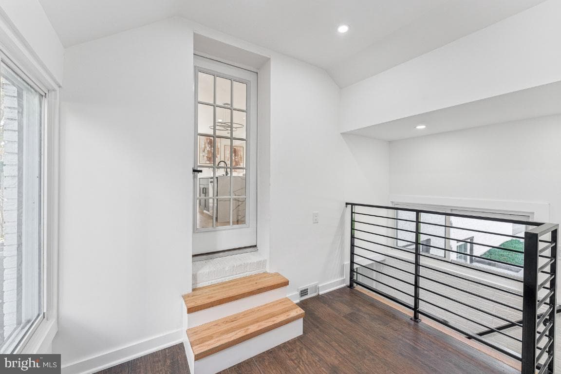 1400 Franklin Street NE photo 17