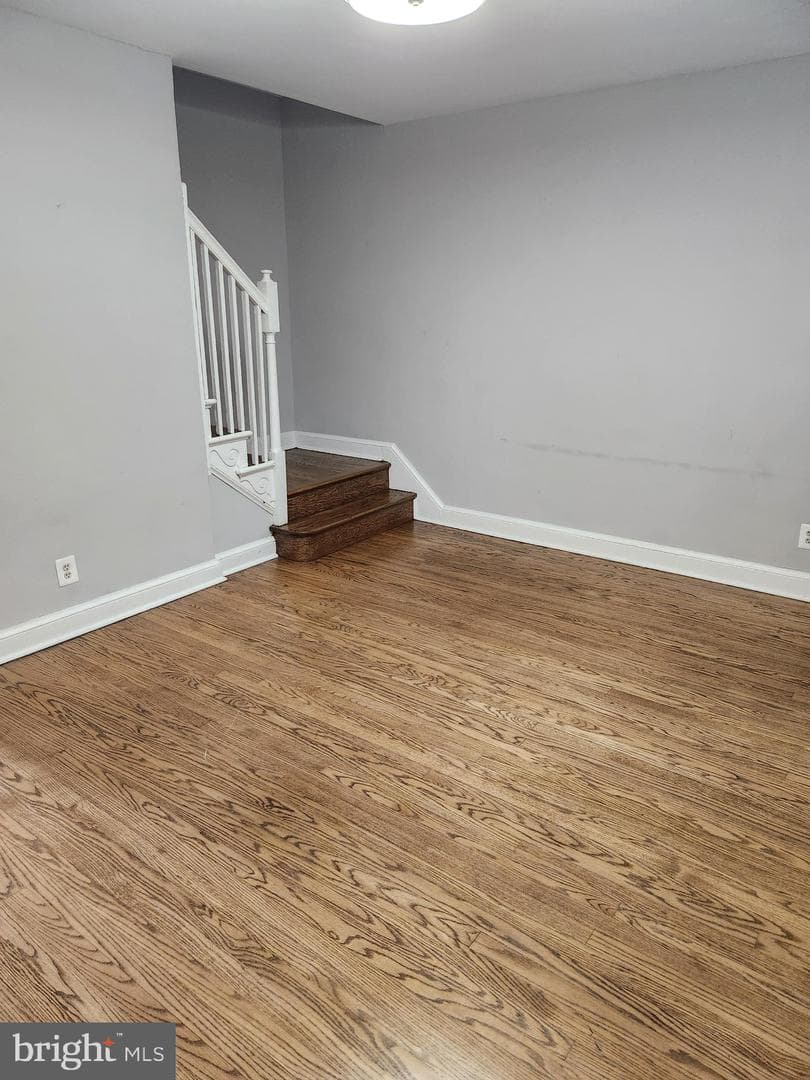 1702 Lang Place NE photo 3