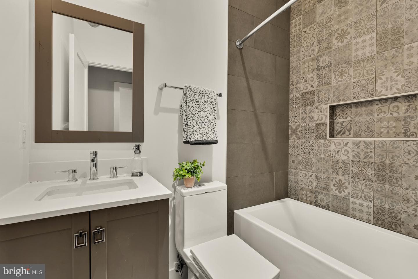 1605 F Street NE #4 photo 17