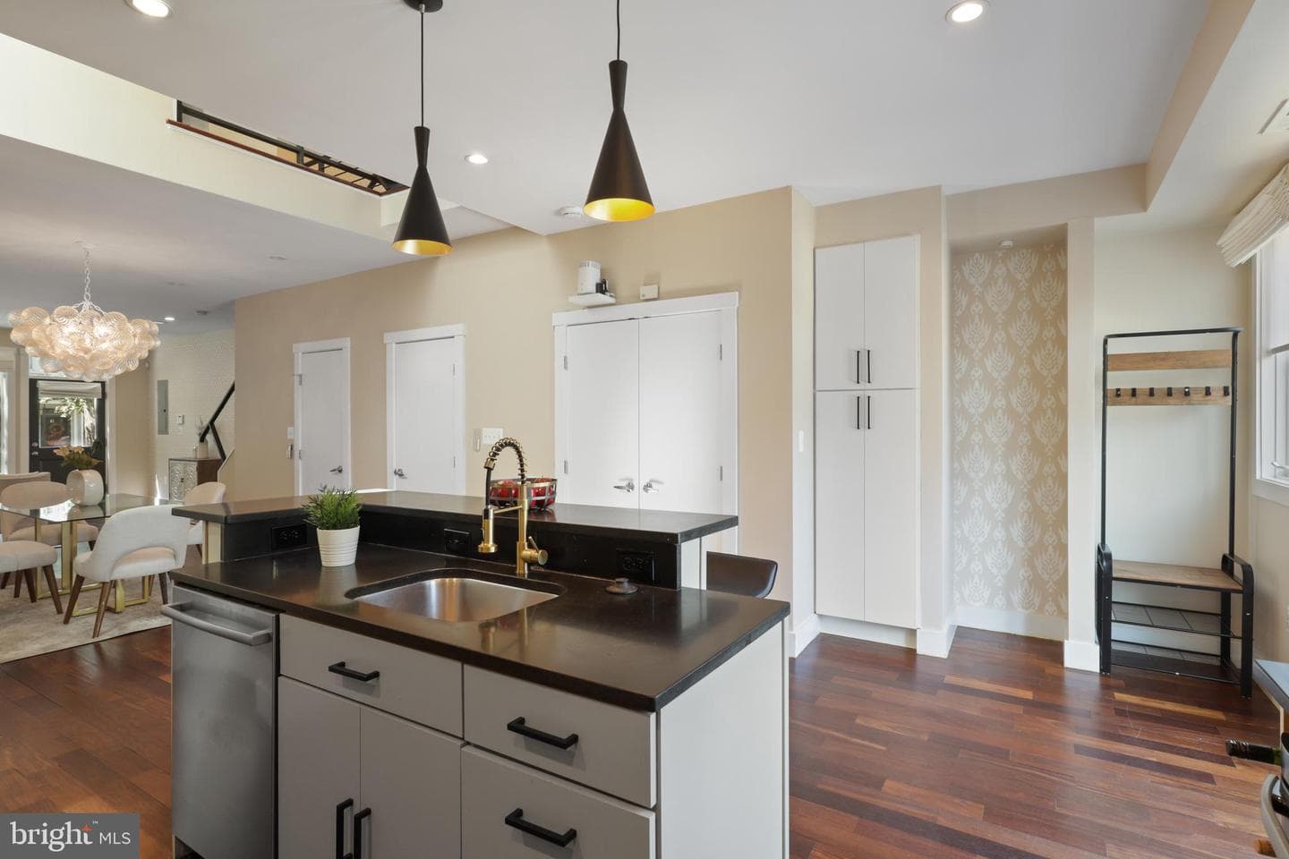 1524 Gales Street NE photo 14