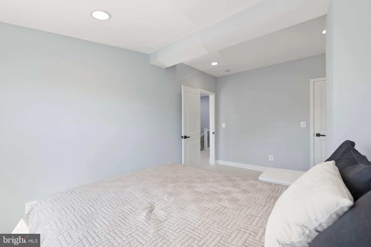 706 NW Longfellow Street NW photo 46