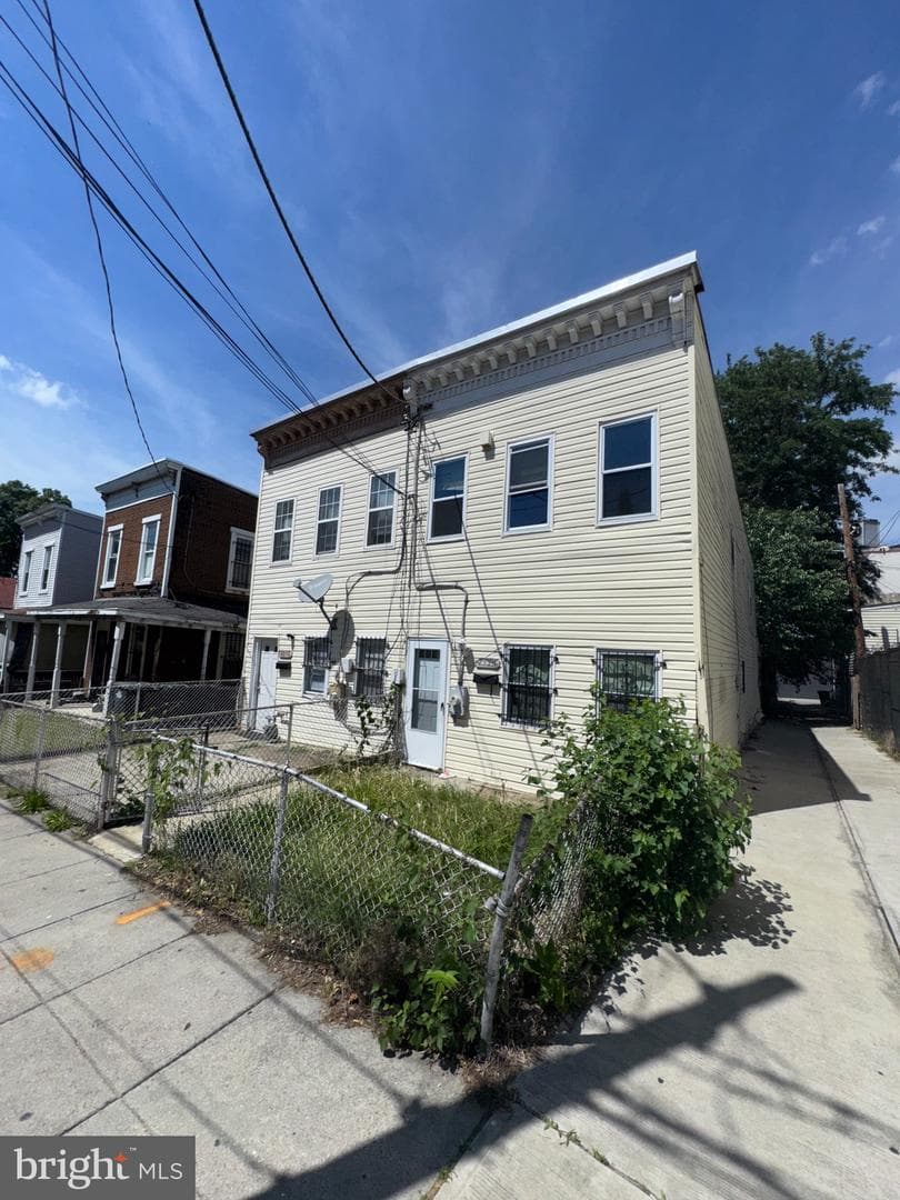 2328 Nicholson Street SE photo 2