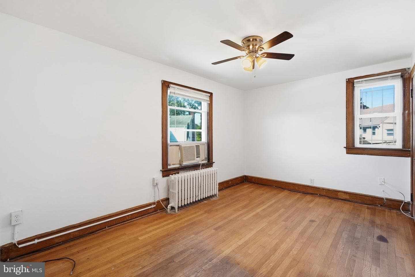 1927 Quincy Street NE photo 10