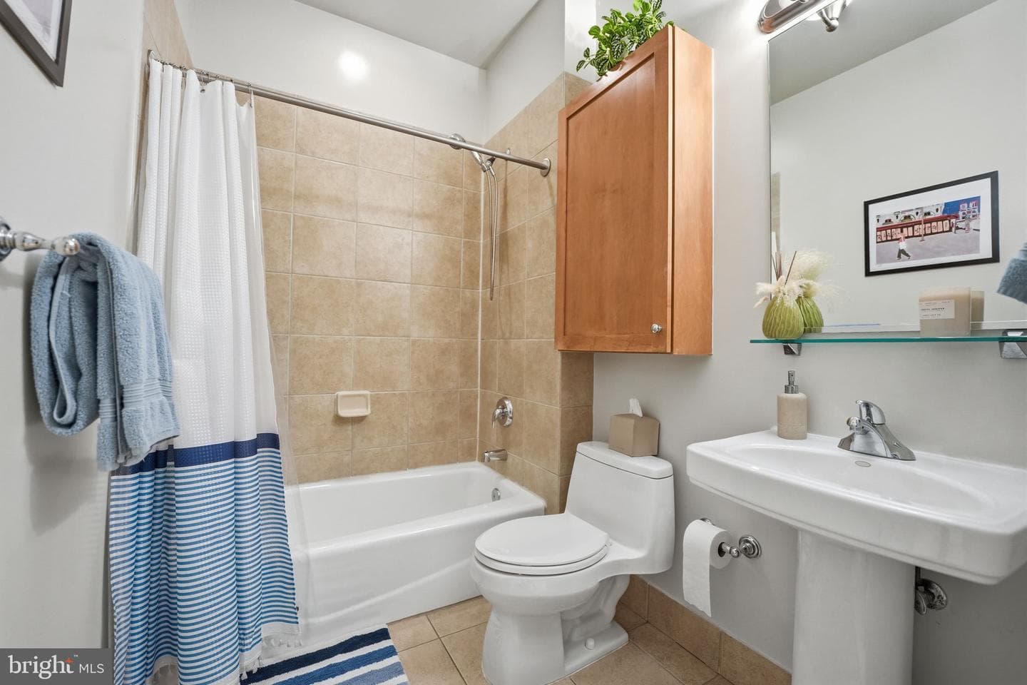 2328 Champlain Street NW #302 photo 33
