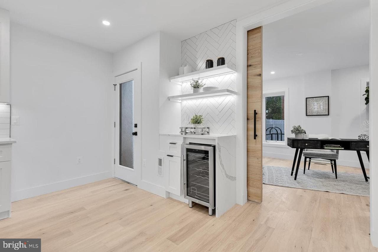 718 6th Street NE #1 photo 8