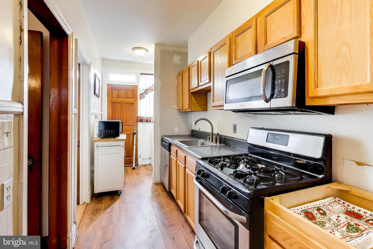 1655 C Street NE photo 7