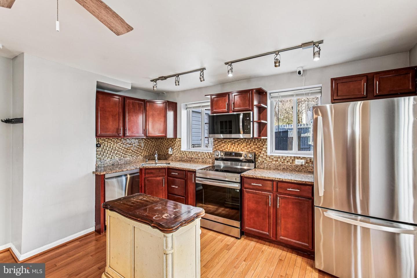 836 Division Avenue NE photo 12
