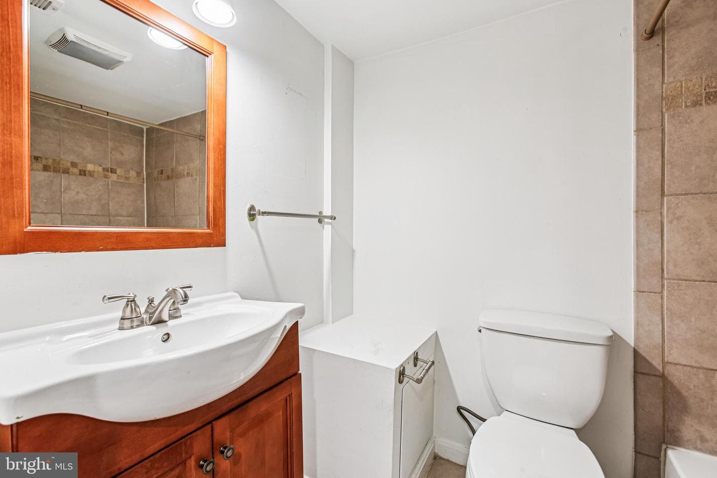 836 Division Avenue NE photo 27