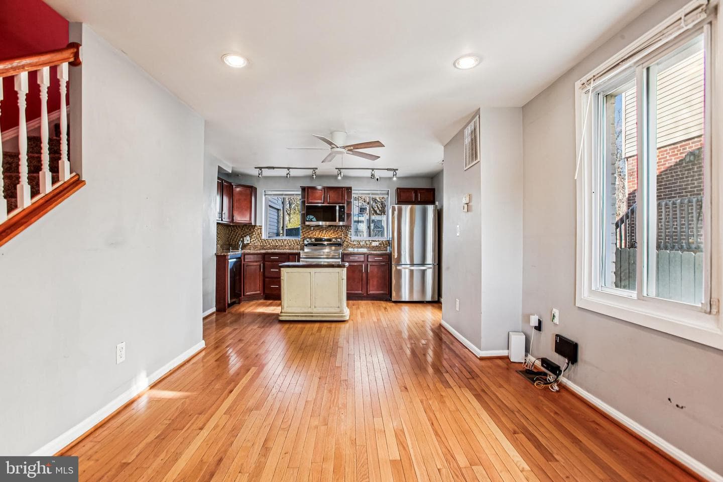 836 Division Avenue NE photo 9