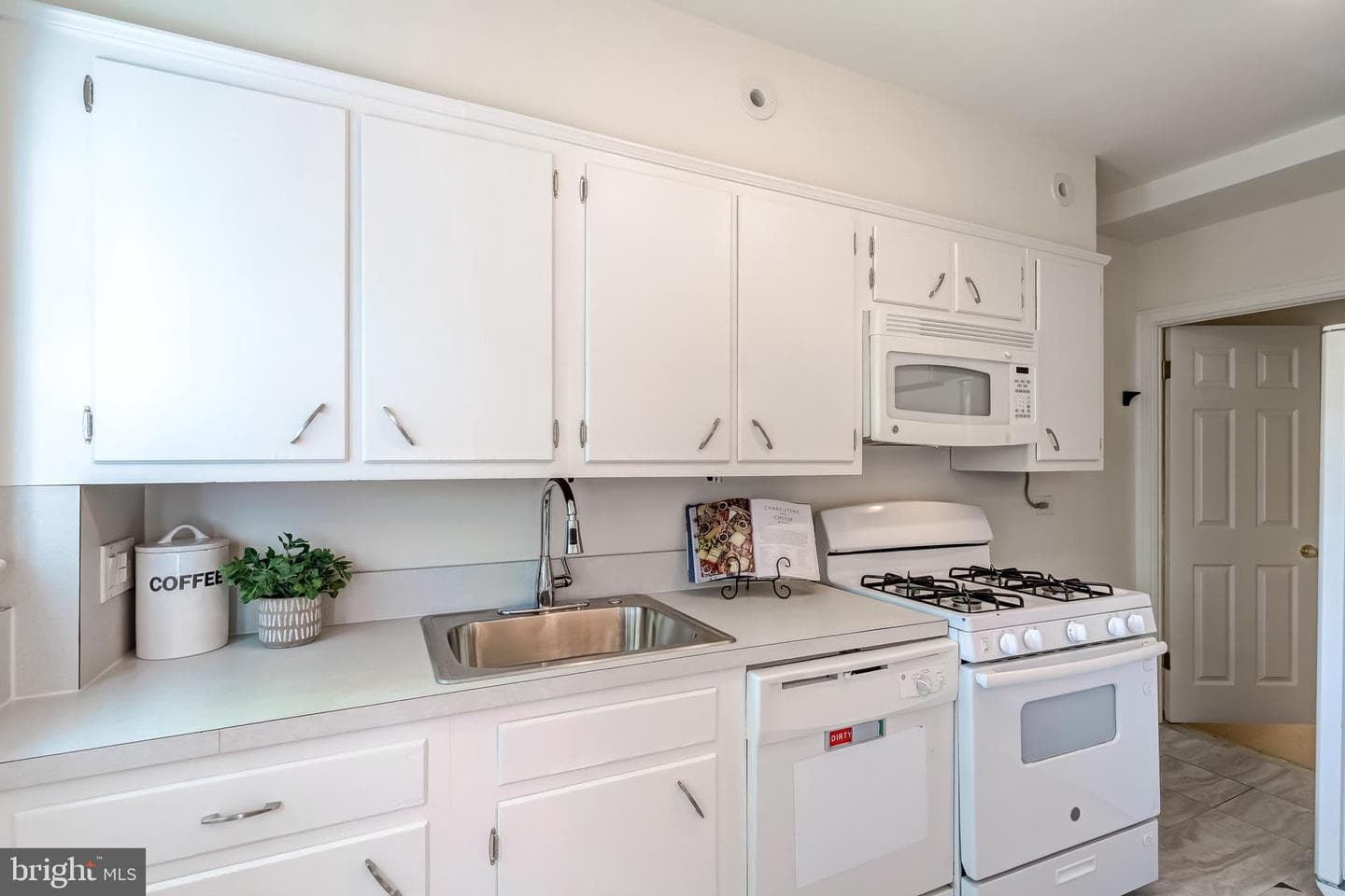 2217 39th Place NW photo 10