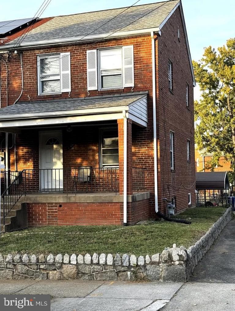 1910 T Place SE photo 1